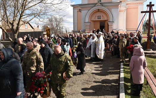 Новини Вінниці / Російська ракета влучила за два дні до ротації: на Вінниччині поховали 34-річого воїна Андрія Ведешина (ФОТО, ВІДЕО)