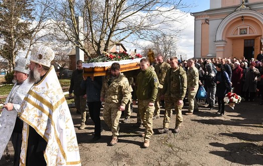 Новини Вінниці / Російська ракета влучила за два дні до ротації: на Вінниччині поховали 34-річого воїна Андрія Ведешина (ФОТО, ВІДЕО)