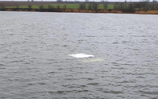 Новини Вінниці / На Вінниччині зі ставка рятувальники дістали автівку 