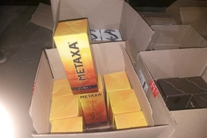 Новини Вінниці / Майже 1,6 тисячі літрів "лівого" алкоголю знайшли у вантажному відділенні кур'єрської служби на Вінниччині (ФОТО)