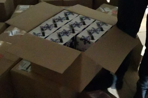 Новини Вінниці / Майже 1,6 тисячі літрів "лівого" алкоголю знайшли у вантажному відділенні кур'єрської служби на Вінниччині (ФОТО)