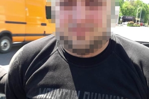 Новини Вінниці / Озброєних злодіїв-гастролерів з Молдови затримали на об'їзній у Вінниці: один з молодиків перебував у міжнародному розшуку (ФОТО)