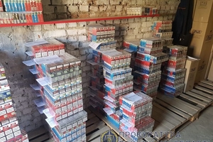 Новини Вінниці / У Вінниці накрили чергову «гаражну» контрабанду: без товару залишили міську тютюнову мережу