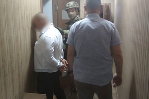 Новини Вінниці / У Вінниці затримали групу вимагачів, яка прикривалася зв’язками з Офісом президента