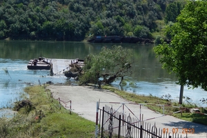 Новини Вінниці / Вінниччина залишилася без поромної переправи з Молдовою через «ДТП» на Дністрі та повноводдя (ФОТО)