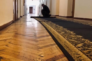 Новини Вінниці / Із будівлі Вінницької ОДА «прибрали» усі килими (ФОТО)