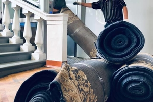 Новини Вінниці / Із будівлі Вінницької ОДА «прибрали» усі килими (ФОТО)