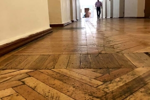 Новини Вінниці / Із будівлі Вінницької ОДА «прибрали» усі килими (ФОТО)