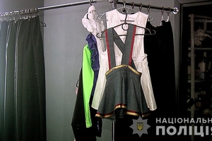 Новини Вінниці / Під Вінницею подружжя організувало зйомки дитячого порно: чоловіка та жінку затримали правоохоронці (ФОТО, ВІДЕО)