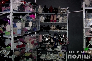 Новини Вінниці / Під Вінницею подружжя організувало зйомки дитячого порно: чоловіка та жінку затримали правоохоронці (ФОТО, ВІДЕО)