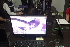 Новини Вінниці / Під Вінницею подружжя організувало зйомки дитячого порно: чоловіка та жінку затримали правоохоронці (ФОТО, ВІДЕО)