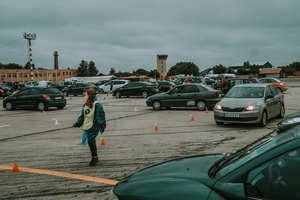 Новини Вінниці / Рок під зливою: перший "післякарантинний" концерт у Вінниці зібрав глядачів в аеропорту (ФОТО)