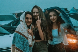 Новини Вінниці / Рок під зливою: перший "післякарантинний" концерт у Вінниці зібрав глядачів в аеропорту (ФОТО)