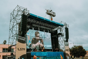 Новини Вінниці / Рок під зливою: перший "післякарантинний" концерт у Вінниці зібрав глядачів в аеропорту (ФОТО)