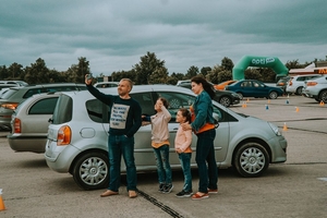 Новини Вінниці / Рок під зливою: перший "післякарантинний" концерт у Вінниці зібрав глядачів в аеропорту (ФОТО)