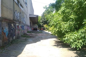 Новини Вінниці / На орендаря колишньої «Росії» поділяла петиція: він вмить прибрав територію у центрі Вінниці (ФОТО)