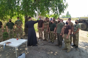 Новини Вінниці / Представники Вінницько-Барської єпархії ПЦУ поїхали з гуманітарною та духовною місією у зону бойових дій (ФОТО)