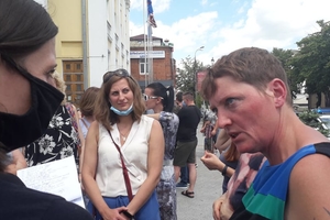 Новини Вінниці / Біля Вінницької ОДА батьки з дітьми мітингували проти дистанційного навчання