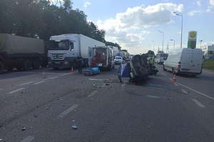 Новини Вінниці / Аварія у Вінниці: двох людей госпіталізували після зіткнення "ВАЗу" та "Мерседеса" (ФОТО)