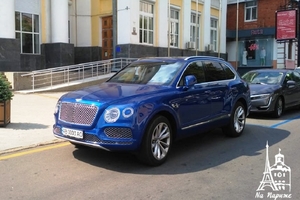 Новини Вінниці / У Вінниці інспектори з паркування виписали постанову на власника Bentley, який зупинився біля ОДА (ФОТО)