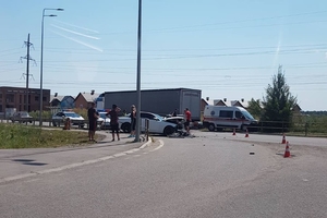 Новини Вінниці / "Мерседес" та "Шкода" зіткнулись у Вінниці: обох водіїв госпіталізовано (ФОТО, ВІДЕО)