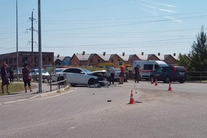 Новини Вінниці / "Мерседес" та "Шкода" зіткнулись у Вінниці: обох водіїв госпіталізовано (ФОТО, ВІДЕО)