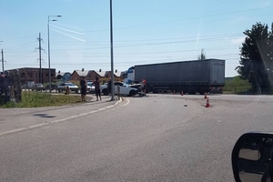 Новини Вінниці / "Мерседес" та "Шкода" зіткнулись у Вінниці: обох водіїв госпіталізовано (ФОТО, ВІДЕО)