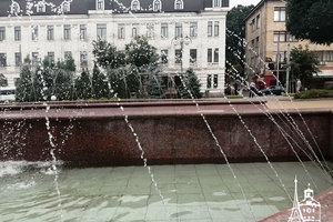 Новини Вінниці / У Вінниці початок роботи фонтану "Рошен" перенесли на 8 серпня, а інші водограї вже вмикають (ФОТО, ВІДЕО)