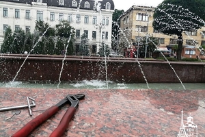 Новини Вінниці / У Вінниці початок роботи фонтану "Рошен" перенесли на 8 серпня, а інші водограї вже вмикають (ФОТО, ВІДЕО)