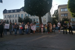 Новости Винницы и области / Вінничани вийшли на Майдан для підтримки білоруського народу (ФОТО, ВІДЕО) / Інформаційний портал На Париже Новини Вінниці / Вінничани вийшли на Майдан для підтримки білоруського народу (ФОТО, ВІДЕО)