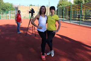 Новини Вінниці / У Вінниці в мікрорайоні Олієжиркомбінату провели ранкову розминку за участі професійної тренерки та керівництва ViOil (ФОТО)