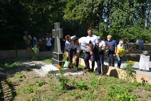 Новини Вінниці / У Літині на Вінниччині відкрили пам'ятний знак жертвам більшовицького терору (ФОТО)