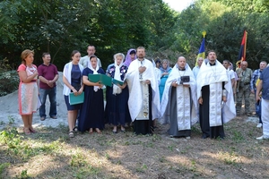 Новини Вінниці / У Літині на Вінниччині відкрили пам'ятний знак жертвам більшовицького терору (ФОТО)