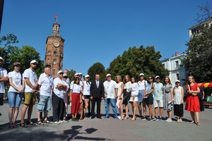 Новини Вінниці / Більше сотні учасників мистецького селфі-квесту "шукали" історичні місця у Вінниці напередодні Дня Незалежності (ФОТО)