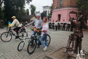 Новини Вінниці / Більше сотні вінничан у вишиванках виїхали на велопарад у День Незалежності (ФОТО, ВІДЕО)