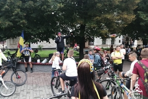Новини Вінниці / Більше сотні вінничан у вишиванках виїхали на велопарад у День Незалежності (ФОТО, ВІДЕО)
