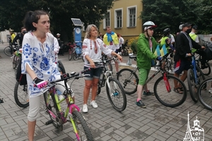 Новини Вінниці / Більше сотні вінничан у вишиванках виїхали на велопарад у День Незалежності (ФОТО, ВІДЕО)