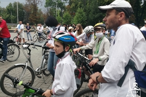 Новини Вінниці / Більше сотні вінничан у вишиванках виїхали на велопарад у День Незалежності (ФОТО, ВІДЕО)
