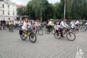 Новини Вінниці / Більше сотні вінничан у вишиванках виїхали на велопарад у День Незалежності (ФОТО, ВІДЕО)