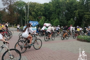 Новини Вінниці / Більше сотні вінничан у вишиванках виїхали на велопарад у День Незалежності (ФОТО, ВІДЕО)