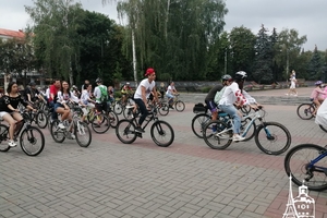 Новини Вінниці / Більше сотні вінничан у вишиванках виїхали на велопарад у День Незалежності (ФОТО, ВІДЕО)