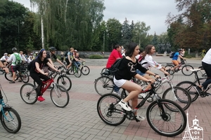 Новини Вінниці / Більше сотні вінничан у вишиванках виїхали на велопарад у День Незалежності (ФОТО, ВІДЕО)