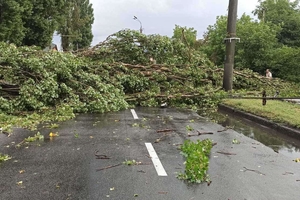 Новини Вінниці / Вінницю злива і град перетворили на Венецію (ВІДЕО)