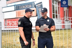 Новини Вінниці / У Вінниці патрульні обстежують дороги біля шкіл (ФОТО)