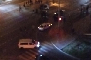 Новини Вінниці / Нічна аварія на Космонавтів у Вінниці: постраждало троє людей (ФОТО)