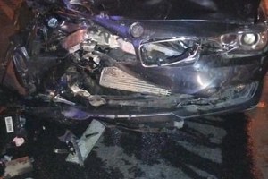 Новини Вінниці / Нічна аварія на Космонавтів у Вінниці: постраждало троє людей (ФОТО)