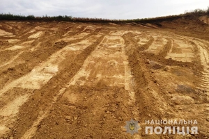 Новини Вінниці / У Теплицькому районі на Вінниччині цегельний завод незаконно видобував глину (ФОТО)