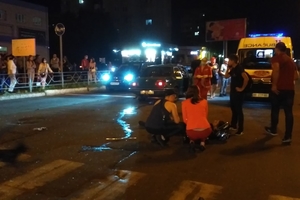 Новини Вінниці / ДТП з мотоциклом та двома автівками у Вінниці: лікарі рятують мотоцикліста (ФОТО, ВІДЕО) 