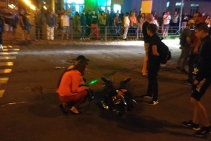 Новини Вінниці / ДТП з мотоциклом та двома автівками у Вінниці: лікарі рятують мотоцикліста (ФОТО, ВІДЕО) 