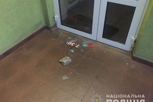 Новини Вінниці / Розбив двері каменем, але не встиг винести гроші: у Калинівці на Вінниччині житель Київщини хотів обікрасти магазин (ФОТО)